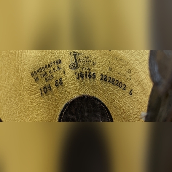 Justin Boots men's size 10.5EE brown leather J4165 great condition. Repair to le - Picture 9 of 10